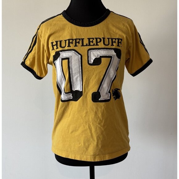 Y2K Wizarding World Harry Potter Hufflepuff Diggory T-Shirt Tee Sz XS Universal - Picture 1 of 12